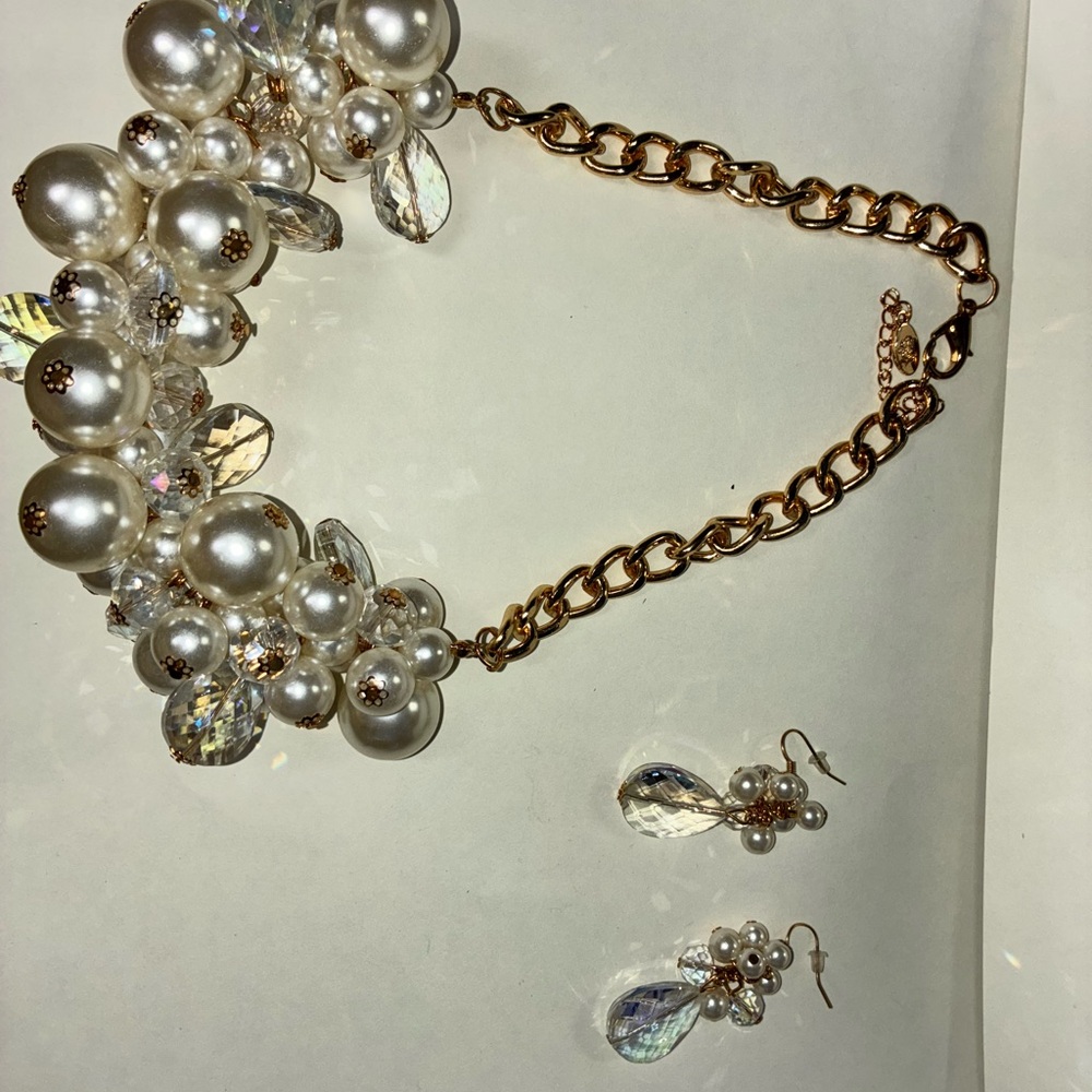 Elegant Pearl and Crystal Jewelry Set